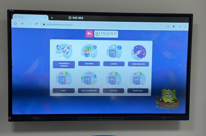 Tabla interactivă cu jocurile platformei Indigo